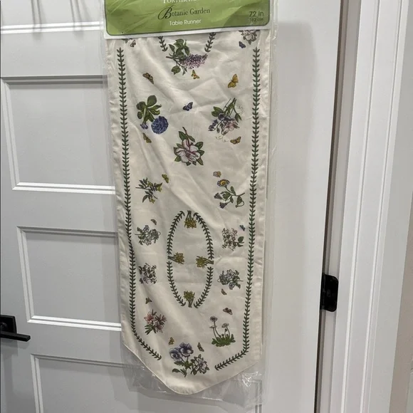 Portmeirion Green and White Floral Tablecloth - Picture 5 of 5